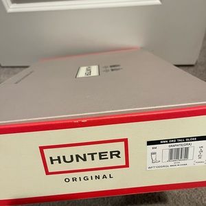 Beautiful hunter boots size 5 fits more like size 6